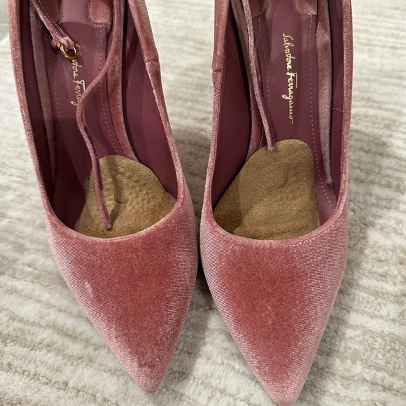 Salvatore Ferragamo Pink arch Heels - Picture 3 of 4